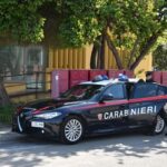 carabinieri con auto davanti a ufficio postale