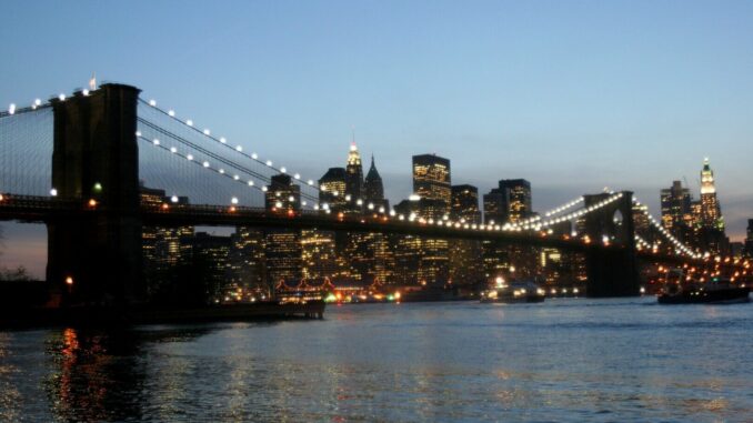 Veliero contro Ponte di Brooklyn a New York, 2 morti e 17 feriti
