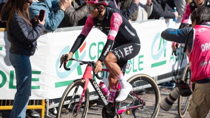 Carapaz vince in solitaria al Giro, Del Toro resta maglia rosa
