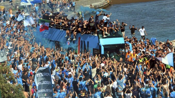 Napoli si colora d’azzurro per la sfilata scudetto