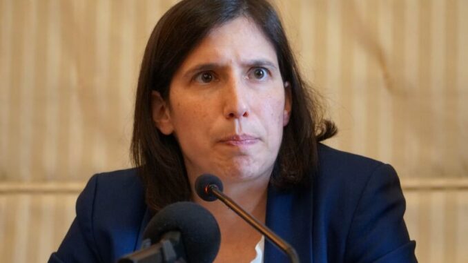 Schlein a Meloni “Facciamo una legge insieme sul femminicidio”
