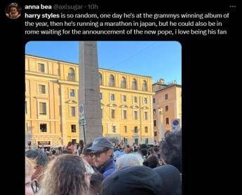Anche Harry Styles a San Pietro per l’elezione di Papa Leone XIV