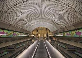 Blackout paralizza la metro Londra tre linee sospese e ritardi su altre sei