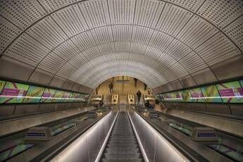 Blackout paralizza la metro Londra, tre linee sospese e ritardi su altre sei