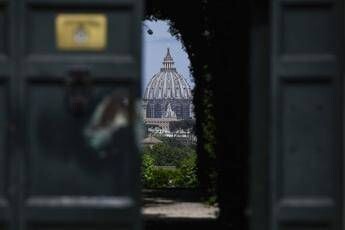 Conclave, la fumata è bianca: la Chiesa ha un nuovo Papa