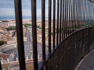 Conclave maxi piano sicurezza agenti in campo e sistemi anti drone le misure prima e dopo la fumata bianca