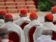 Conclave tre giorni di fumate nere I cardinali si fermano per un giorno