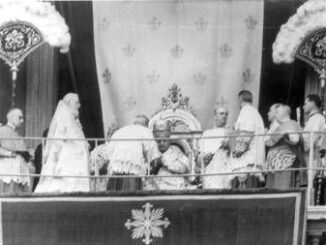 Cose lintronizzazione del Papa storia di una sacra incoronazione