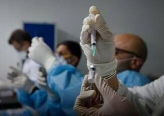 Covid Bassetti In campana con la nuova variante in Asia aumento di casi