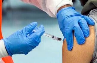 Covid da Fda Usa cambio di rotta sui vaccini solo a over 65 e chi ad alto rischio