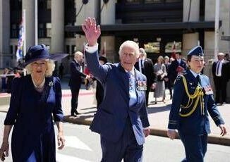 Dalla Rolls Royce al mosaico di Zelensky ecco i regali alla Royal Family