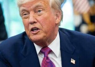 Dazi furia di Trump sulle Barbie mentre grazia le auto extra lusso