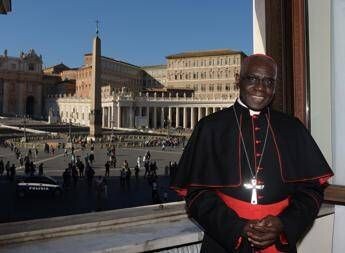 Elezione nuovo Papa, via al Conclave: chi è Robert Sarah