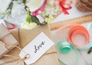 Festa della mamma 2025 non solo fiori cosa regalarle domenica 11 maggio