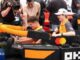 Formula 1 piloti in pista con macchine di. Lego. E pezzi di McLaren volano via Video
