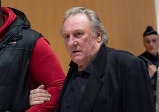 Francia Gerard Depardieu condannato a 18 mesi per violenza sessuale