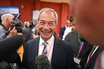 Gb alle amministrative trionfa la destra di Farage notte difficile per i Tory