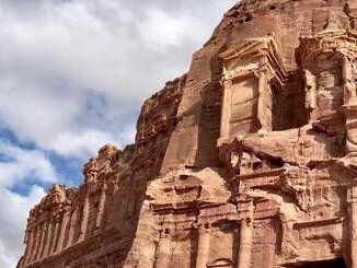 Giordania inondazioni improvvise a Petra centinaia di turisti evacuati