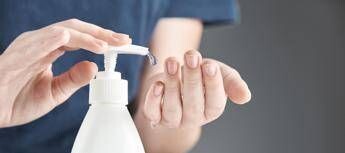 Giornata igiene mani in ospedali italiani cala consumo soluzione idroalcolica