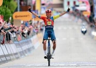 Giro dItalia Carlos Verona vince quindicesima tappa. Del Toro sempre in rosa