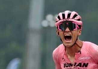 Giro dItalia Del Toro vince la 17a tappa e rafforza maglia rosa