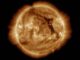 La Terra colpita da una forte tempesta solare possibili effetti su satelliti e comunicazioni