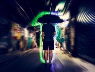 Luce che si spegne dopo la morte e quella che ci rende radiosi