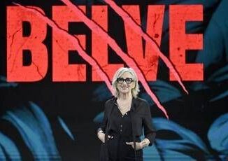 Lunetta Savino a Belve Brignano Il peggior baciatore sul set