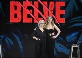 Lunetta Savino chi e lattrice ospite oggi a Belve la carriera e la vita privata