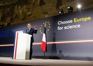 Macron ai ricercatori Usa Scegliete lEuropa. Ma la chiamata irrita Roma