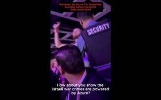 Microsoft dipendente interrompe keynote Complici di Israele a Gaza