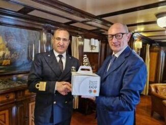 Mozzarella dop lomaggio del Consorzio di tutela alla nave Amerigo Vespucci
