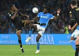 Napoli fermato dal Genoa al Maradona finisce 2 2