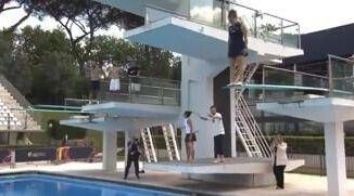 Paolini festa in piscina Jasmine si tuffa con Errani dopo il trionfo Video