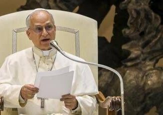 Papa Pace non e sopraffazione Santa Sede a disposizione perche nemici si guardino negli occhi