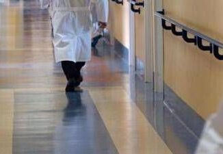 Piacenza abusi e violenze su colleghe arrestato primario