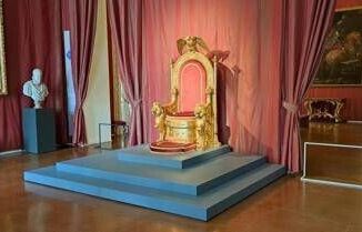 Restaurato il trono del Palazzo Reale di Napoli