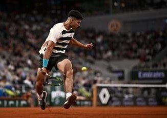 Roland Garros il coro che ha conquistato il pubblico. E anche Alcaraz Video