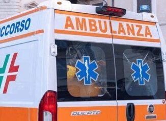 Roma precipita dalla finestra mentre monta zanzariera morto 59enne