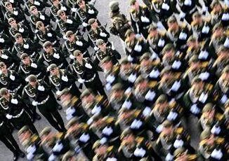 Russia al via parata per Giorno Vittoria. Putin Tutto il Paese sostiene offensiva in Ucraina