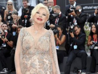 Sandra Milo vandalizzata la tomba. La figlia Azzurra Un giorno anche tu finirai sotto terra