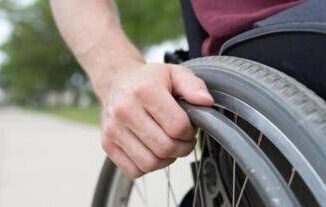 Sclerosi multipla nei casi piu gravi 14mila euro lanno a carico famiglie
