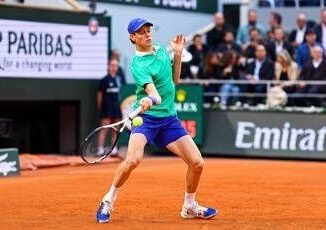 Sinner loutfit colorato del Roland Garros fa discutere