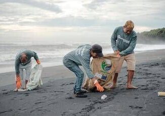 Sostenibilita Davines nel 2024 rimosse dallambiente 866 tonnellate di rifiuti in plastica