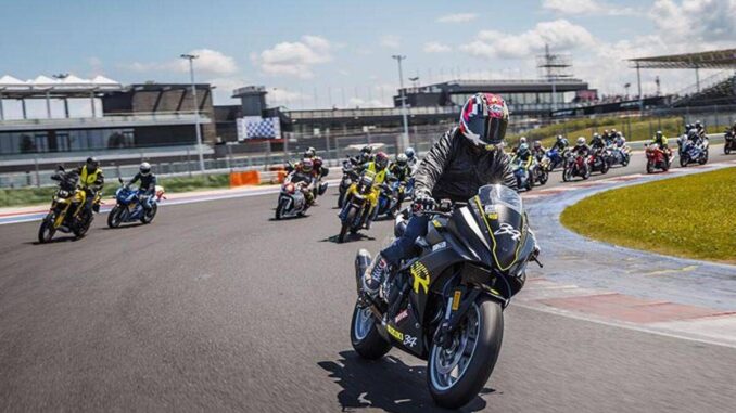Suzuki Motor Fest 2025 emozioni in pista e in mare per oltre 2000 appassionati 1