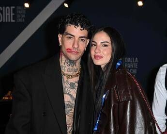 Tony Effe compie 34 anni, Giulia De Lellis: “Auguri amore della mia vita”