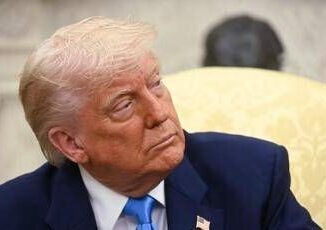 Trump e lo scontro con il giornalista Sei un idiota Video