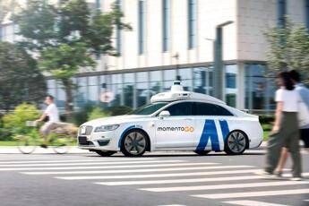 Uber amplia la flotta di robotaxi con la collaborazione della cinese Momenta