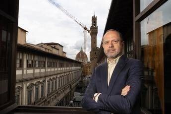 Via la gru dal piazzale degli Uffizi, dopo quasi 20 anni