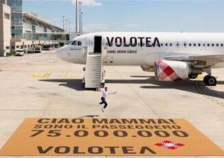 Volotea a Olbia il tappeto di benvenuto piu grande del mondo per il passeggero 75.000.000﻿